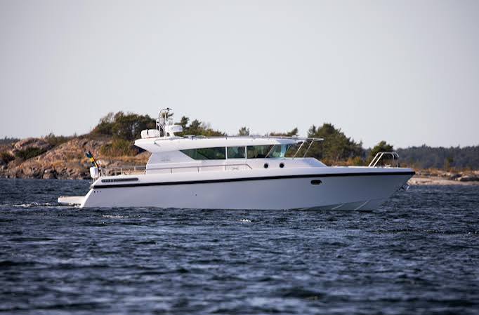 Delta 400 SW in standard white factory finish
